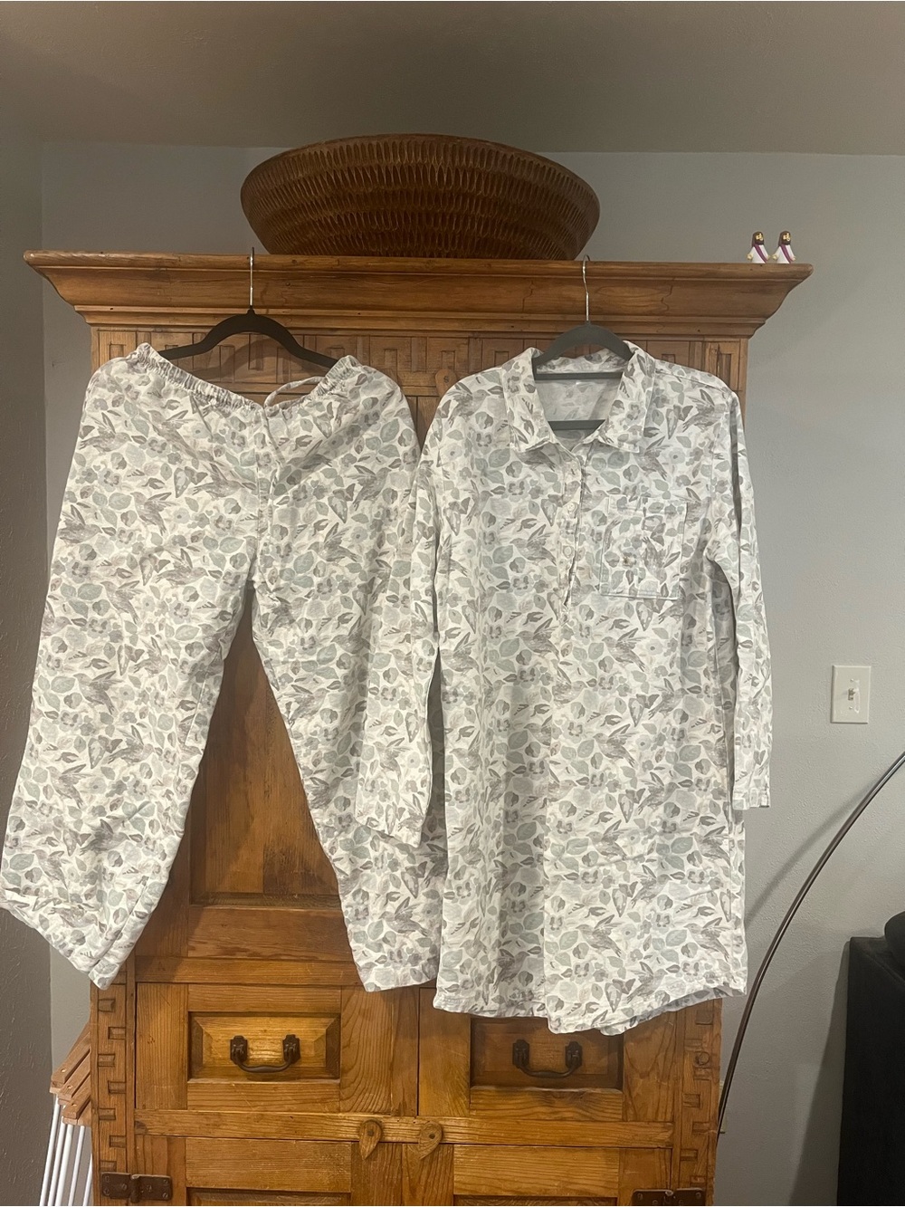 GARNET HILL Light Gray Leaf-Print Three-Piece Pajama Set